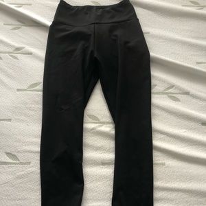 High waisted black scrunch butt leggings